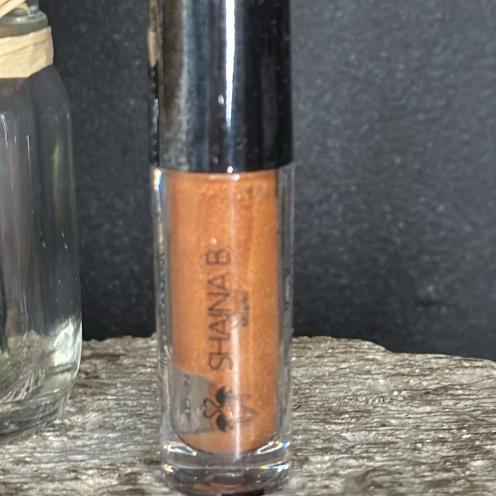 Shaina B Flaminglow Liquid Highlighter‎ in Nude Beach